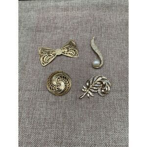 Vintage Bundle of 4 Broaches Pins Goldtone Stamped